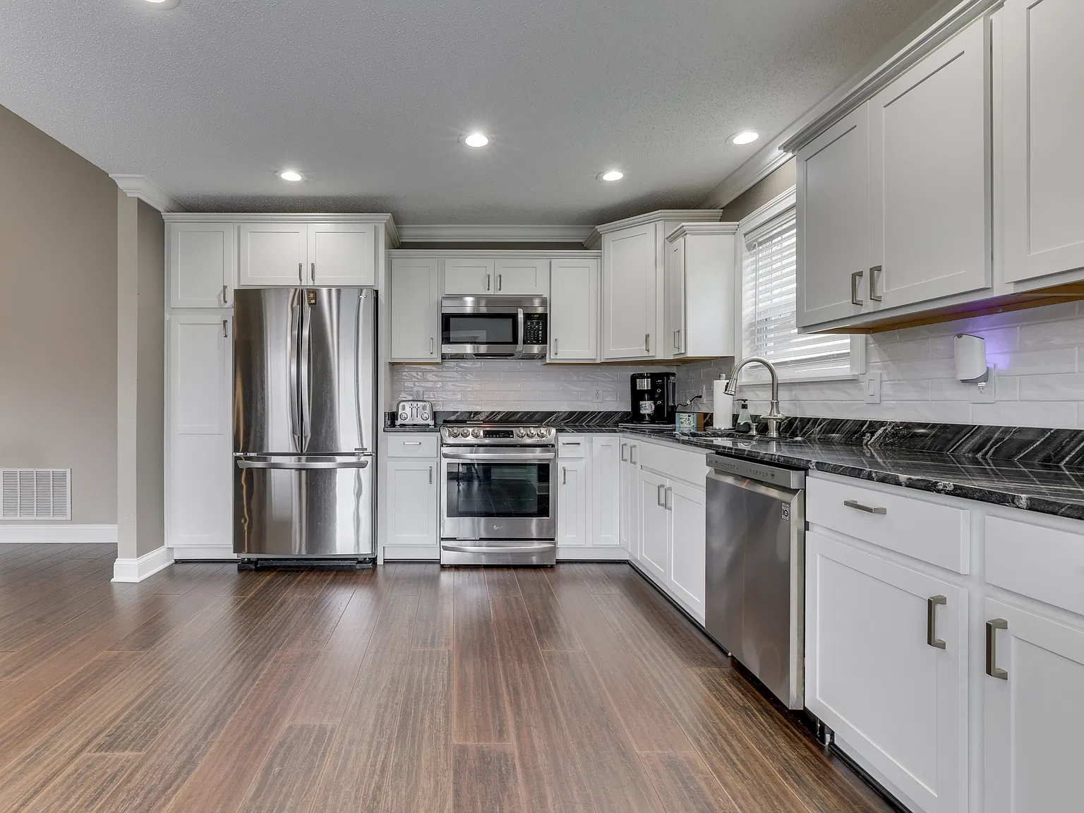 3 bed, 1410 sqft, $1,950 — Photo 4