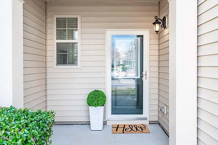 3 bed, 2039 sqft, $800 — Photo 2