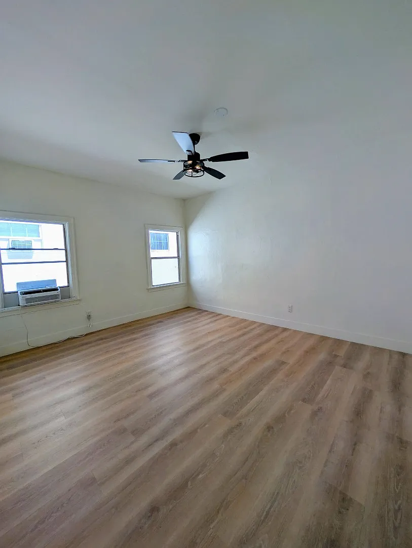 427 Coronado Terrace, Unit #9 — Photo 4