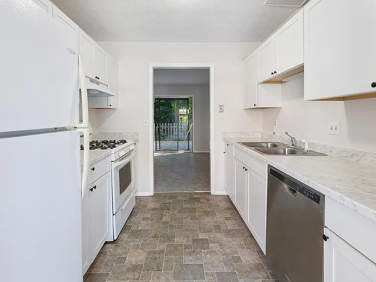 1189 Ashborough Dr SE #F — Photo 4