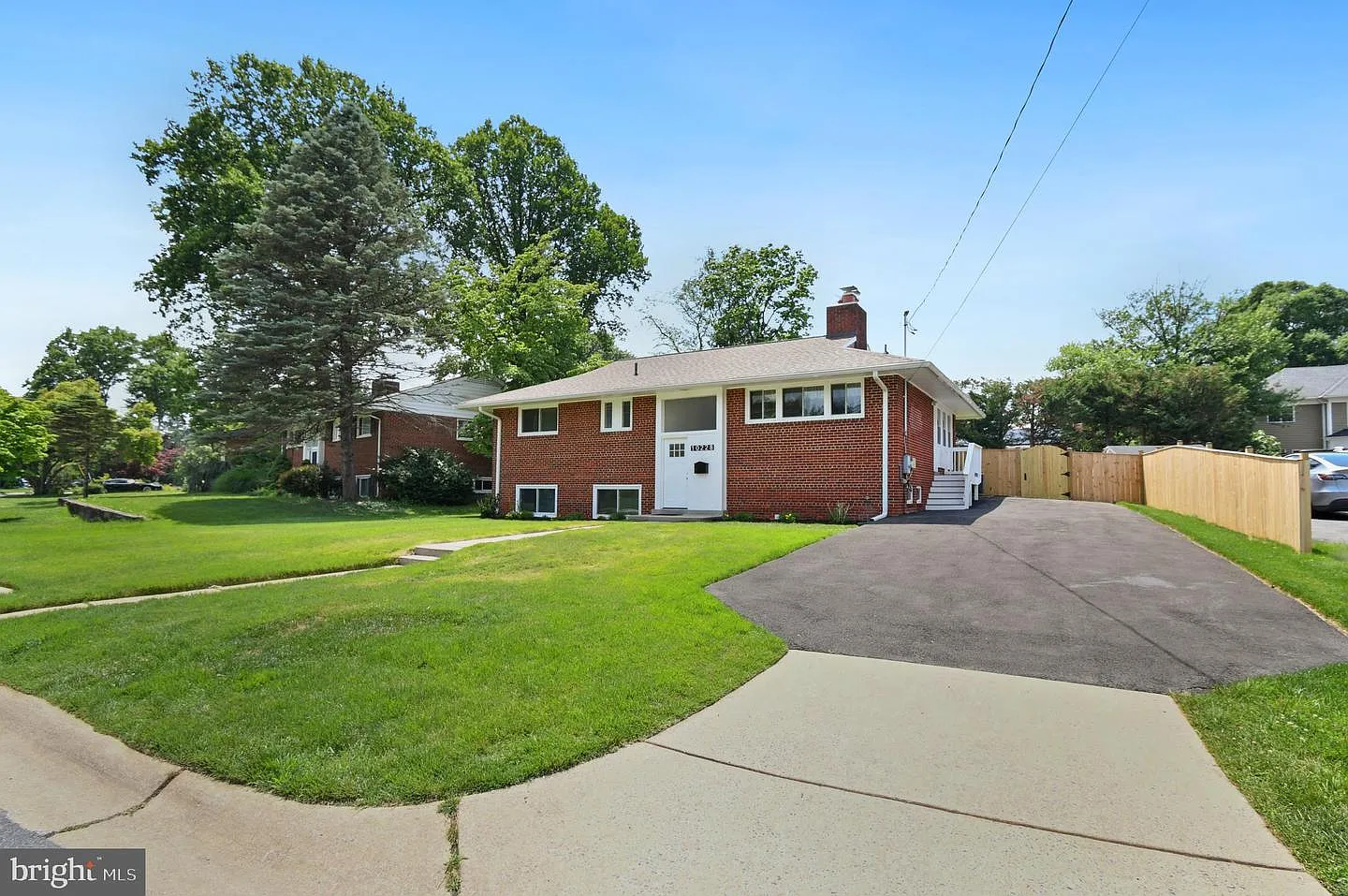 4 bed, 3.0 bath, 2260 sqft, $4,400 — Photo 3