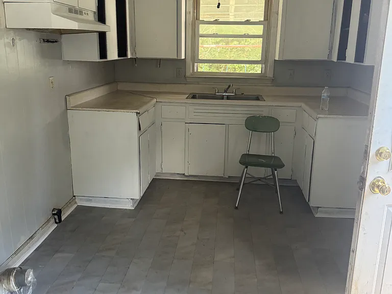 122 Kings Rd — Photo 5