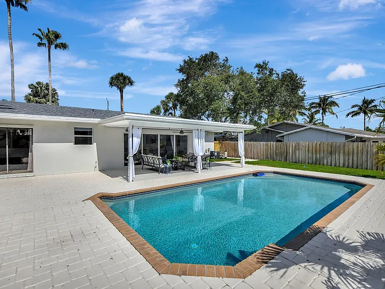 832 SW 10th Ave — Photo 36