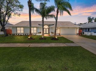 1860 Primrose Ln, Wellington, FL 33414