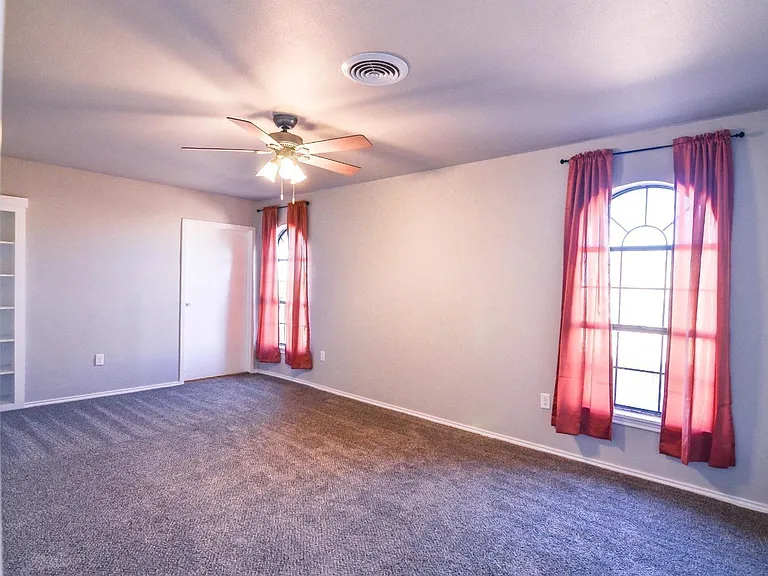 327 Hiracheta Dr — Photo 23