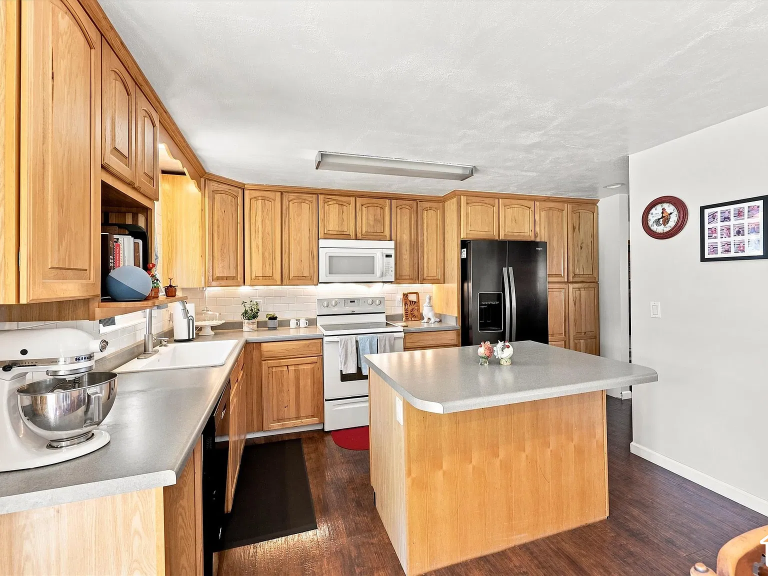 4 bed, 2097 sqft, $2,600 — Photo 2