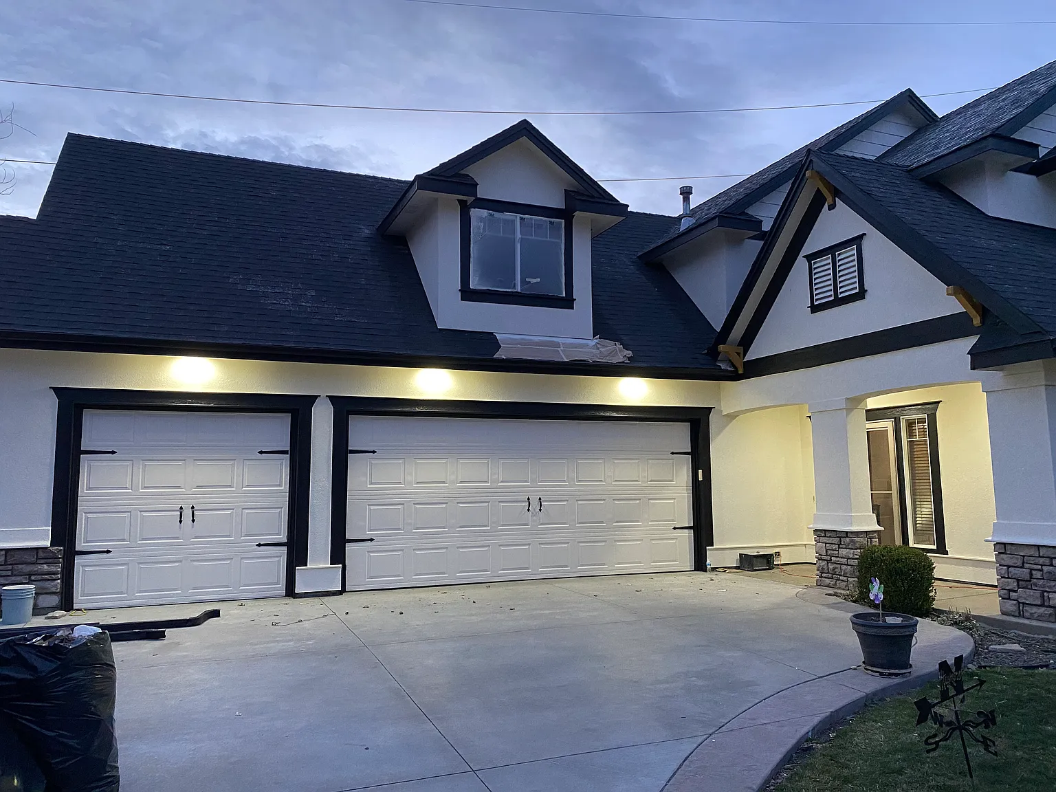 1902 E Mountain Man Dr — Photo 2