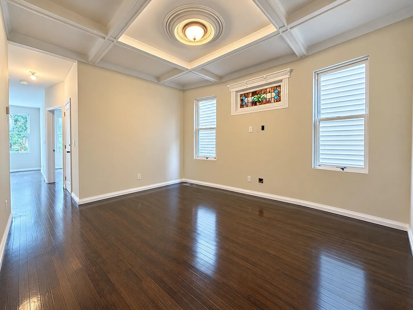 3 bed, 1.0 bath, 1100 sqft, $3,200 — Photo 2