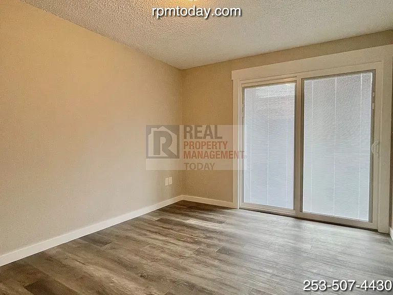6415 Steilacoom Blvd SW Tacoma — Photo 6