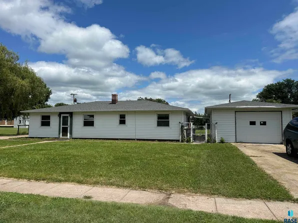 510 S East St, Menno, SD 57045