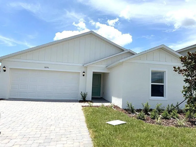 4 bed, 2.0 bath, 1824 sqft, $2,600 — Photo 2