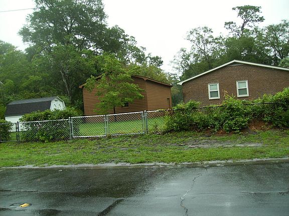 2nd image of 703 W Richardson Ave