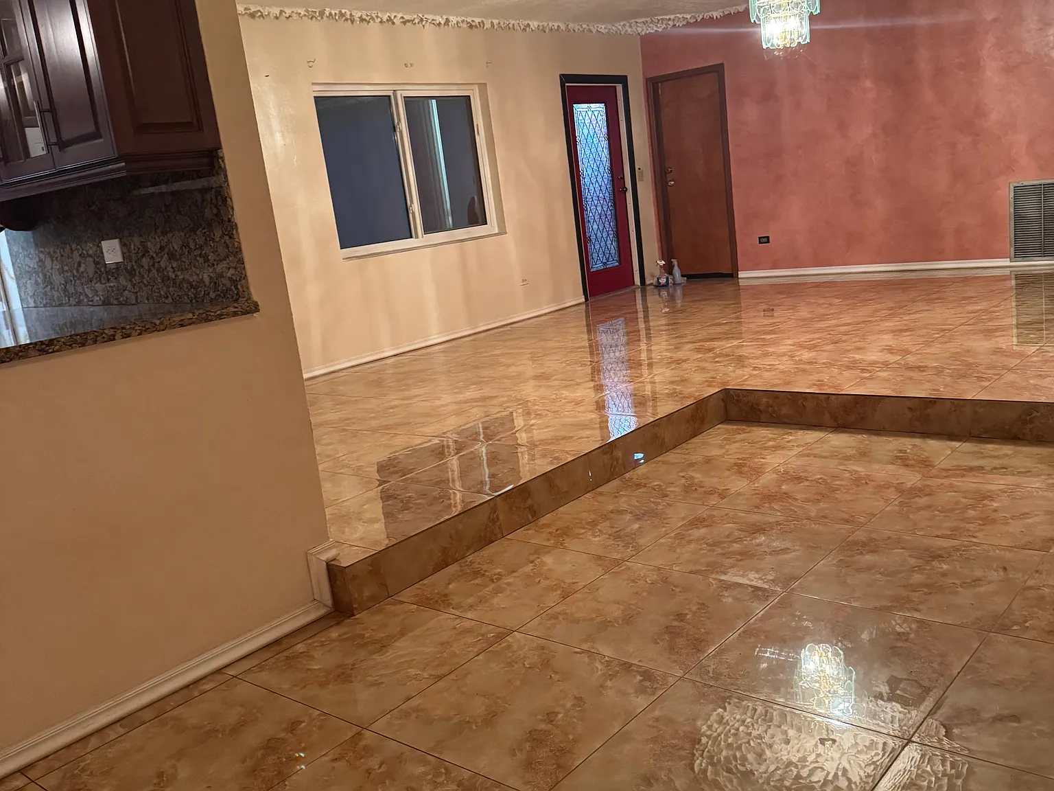 3 bed, 1919 sqft, $3,500 — Photo 2