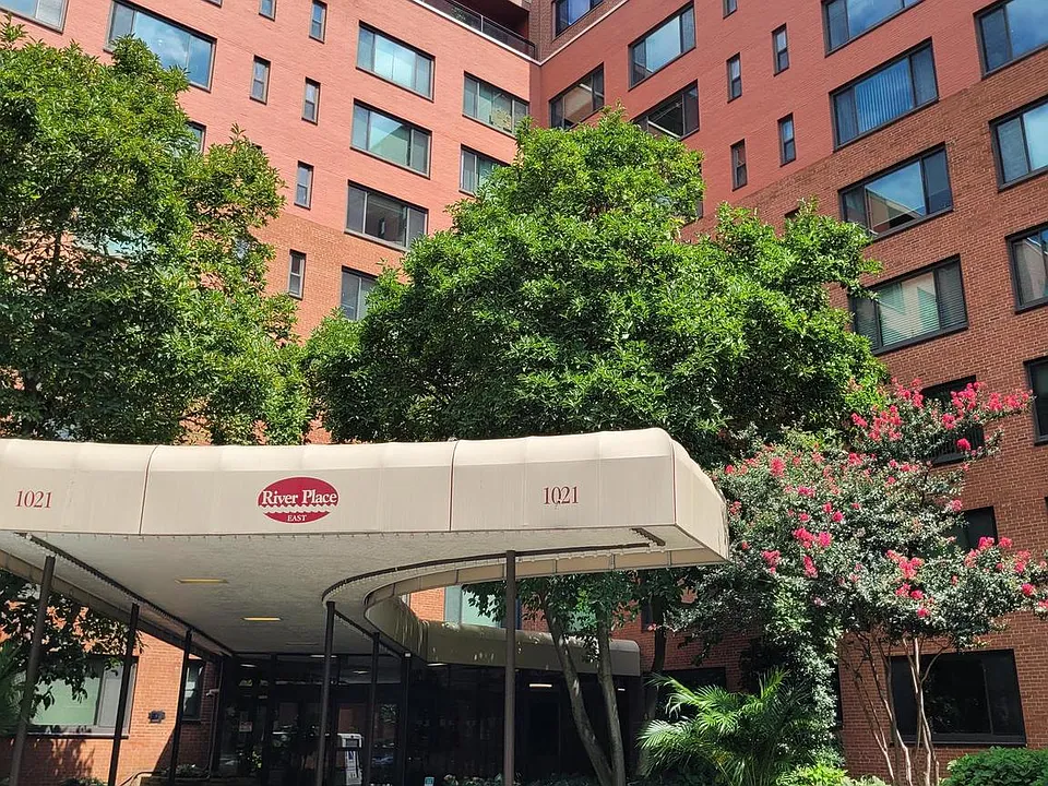 1021 Arlington Blvd #713