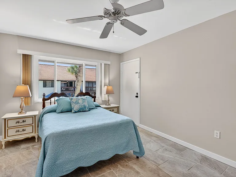 1632 Stickney Point Rd #201 — Photo 11