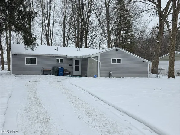 34577 W Point Dr, North Ridgeville, OH 44039