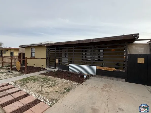 1027 W Holt Ave, El Centro, CA 92243