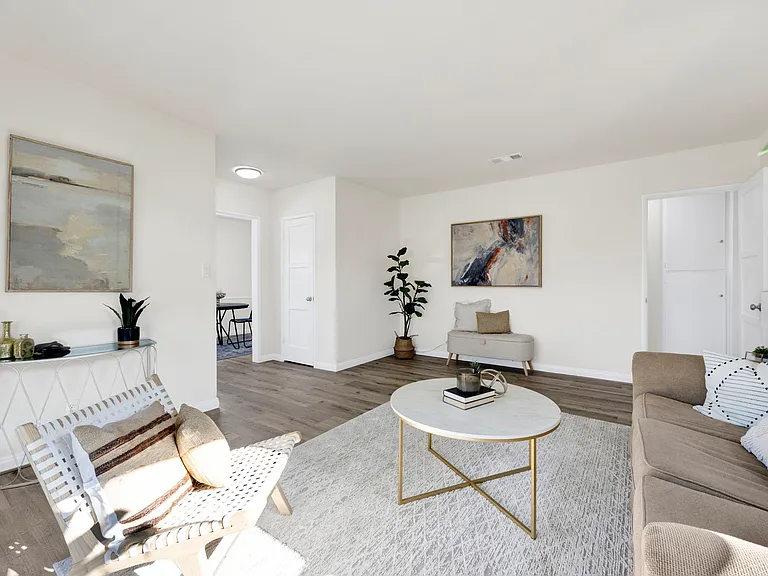 17350 Hamlin St — Photo 11