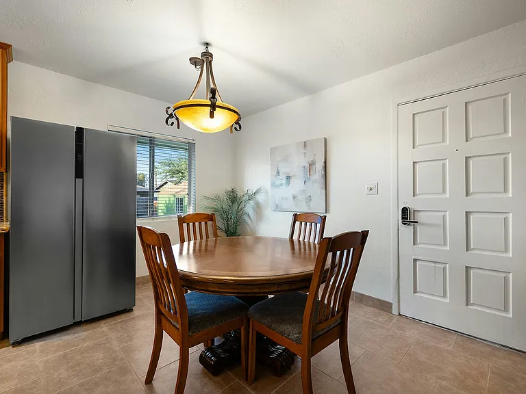334 W Horseshoe Ave #8 — Photo 4