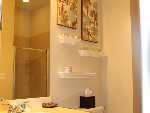 2nd image of 1109 W Belmont Ave APT 2