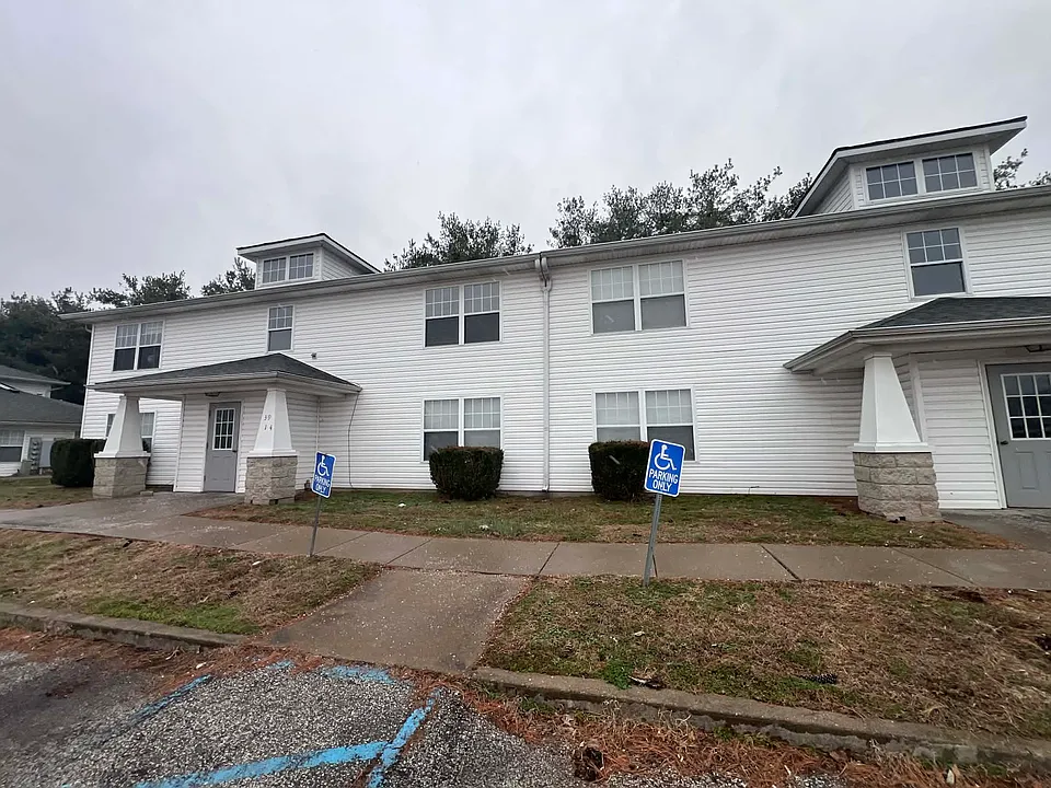 39 Pine Dr #2