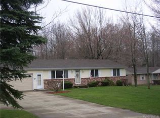 49 Greenmeadow Dr, Orchard Park, NY 14127