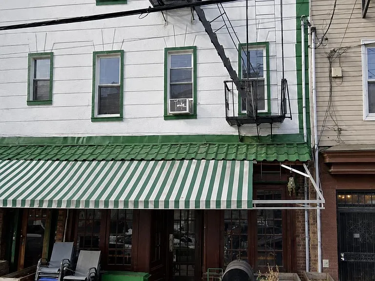 409 Monmouth St #3 — Photo 16