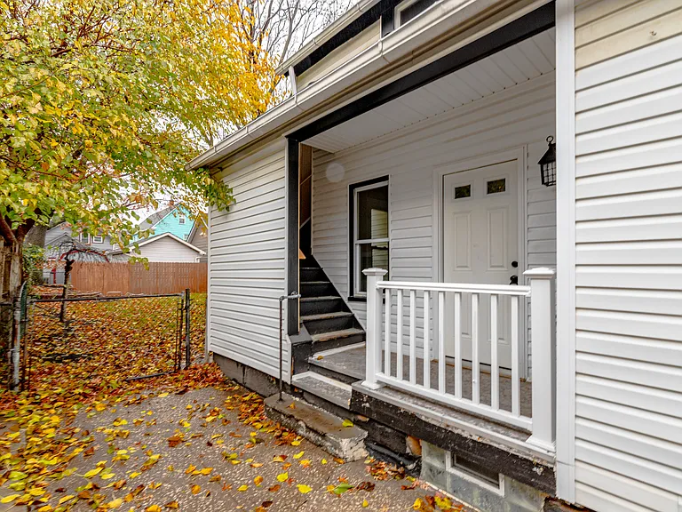 908 Fruit Ave #UP — Photo 2