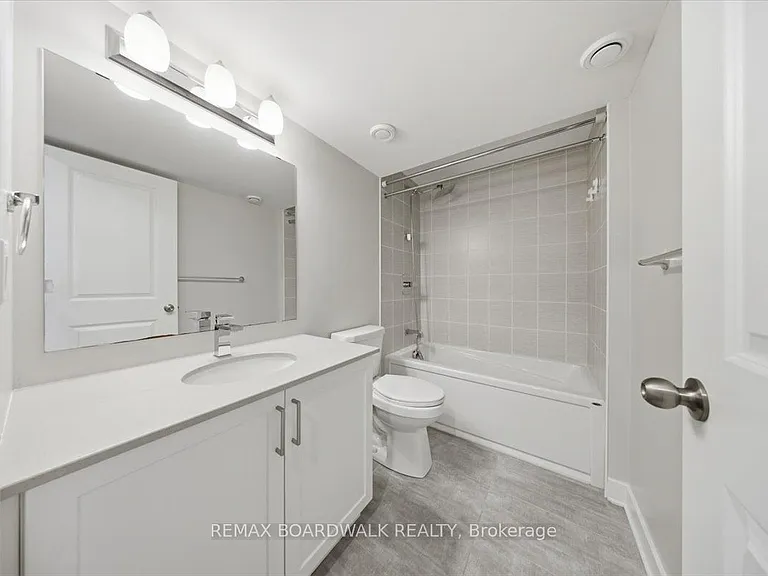 Thunderbolt St — Photo 26