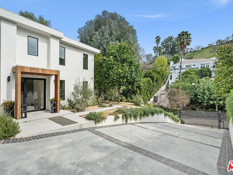 4545 Balboa Ave — Photo 4