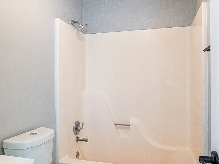 650 4th St NE — Photo 3