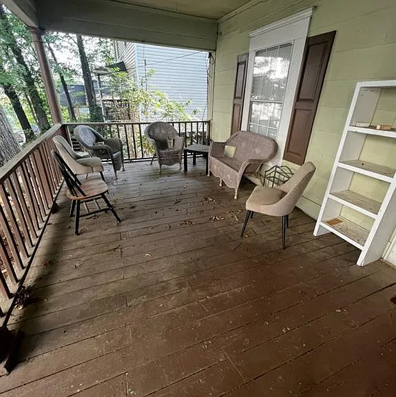 1059 Hampton St NW — Photo 4
