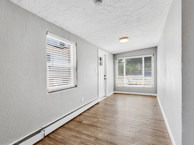 825 12th St #5 — Photo 3