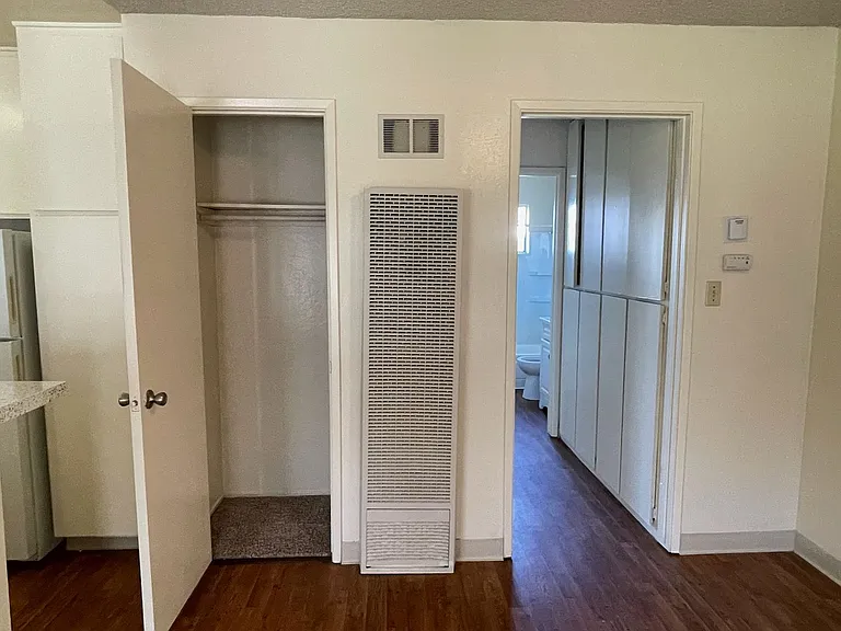 Sharis Apartments — Photo 44