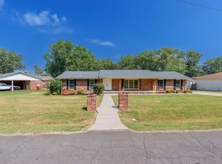 2011 Oak Dr, Muscle Shoals, AL 35661