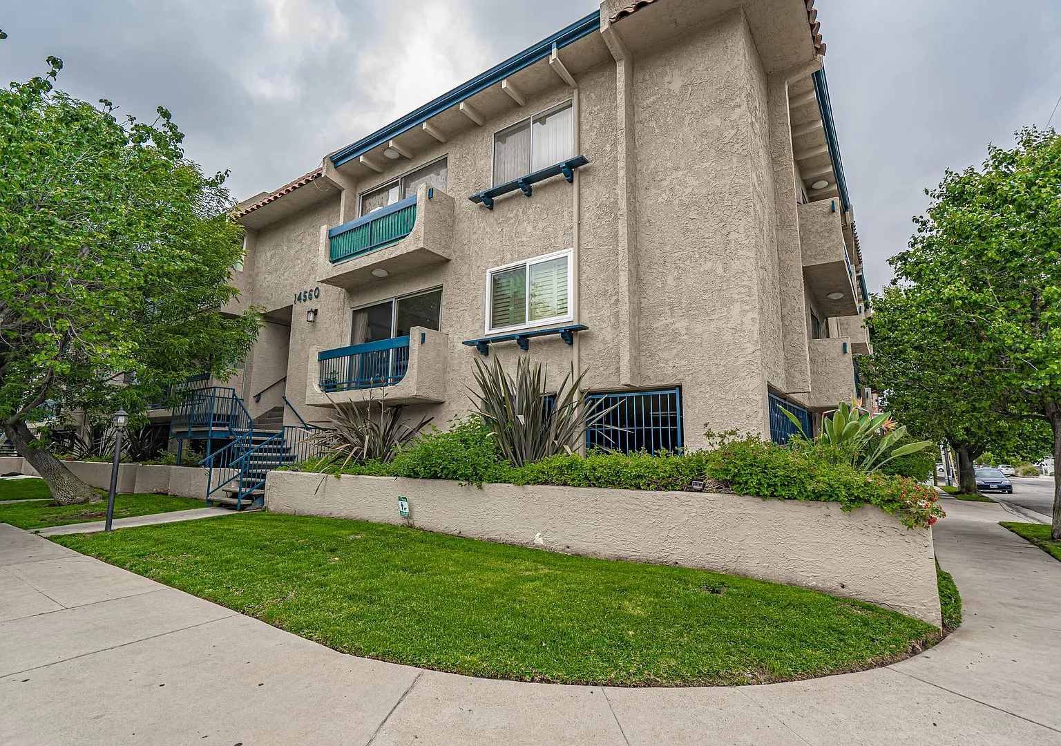 2 Bedroom Condo for Rent in Sherman Oaks! — Photo 1
