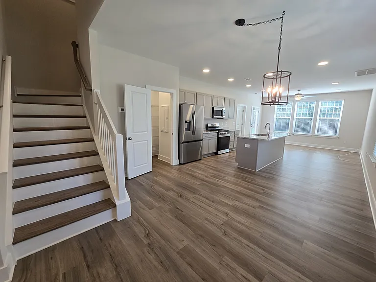 807 Pryor St — Photo 8
