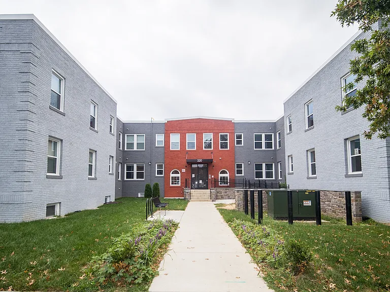 220 Hamilton Street Apartments — Photo 1