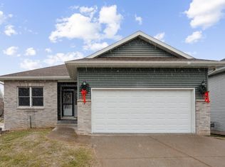 305 Wolfe Ln NE, Mount Vernon, IA 52314