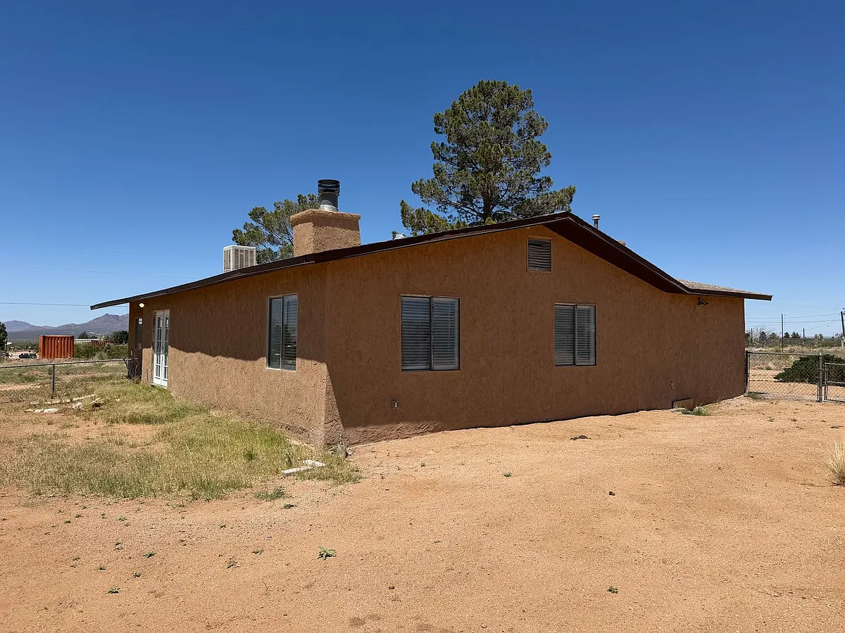 Building Photo - 9564 Hondo Rd