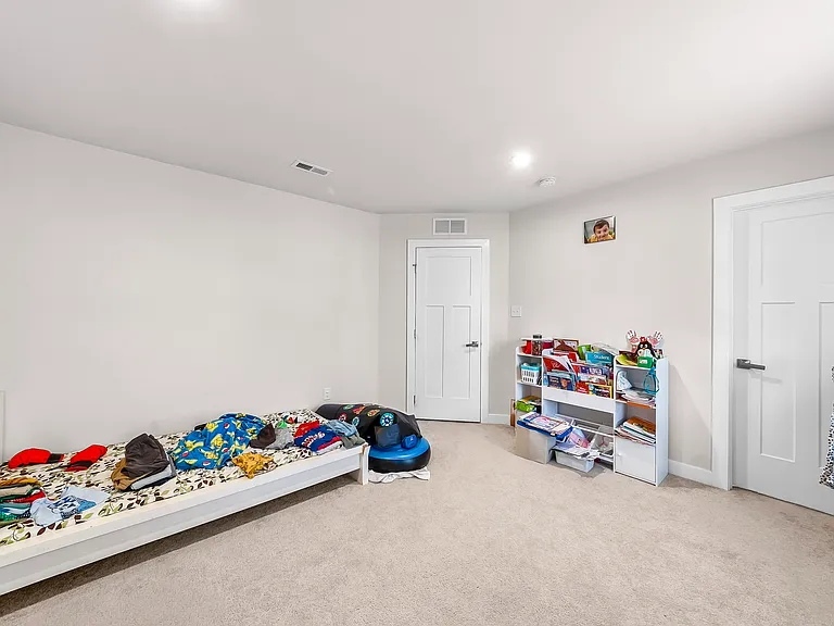 305 Goodwick Dr — Photo 16