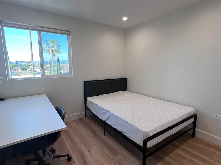 1224 W 37th Pl — Photo 81