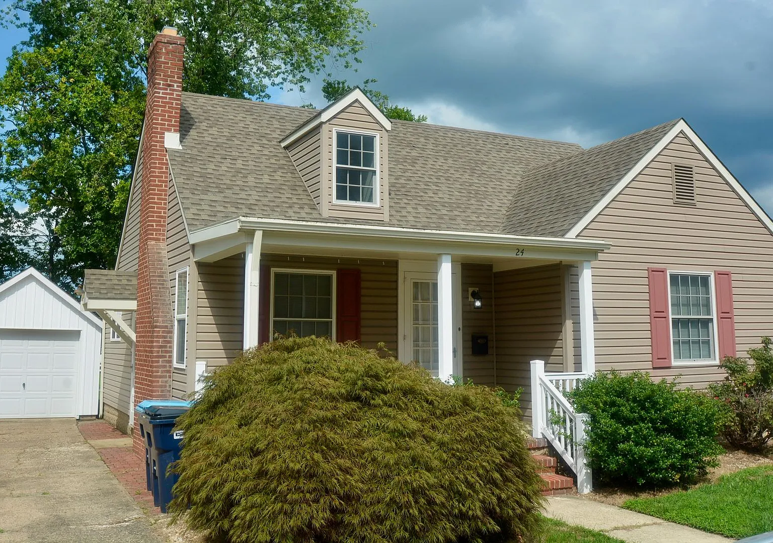 This one is Perfect!! It's a 2 Bedroom Single-Family Home with a Garage in Smyrna — Photo 1