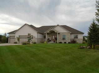 W14057 Crestview Dr, Prairie Du Sac, WI 53578