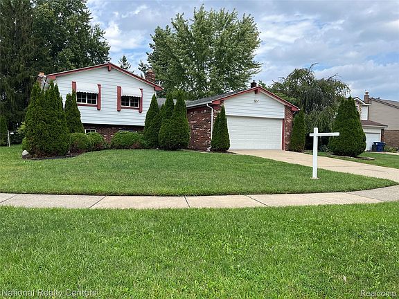 2nd image of 45162 Forest Trail Dr