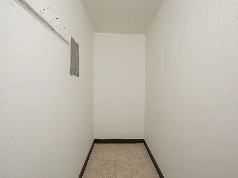 2113 Lake Point Dr — Photo 10
