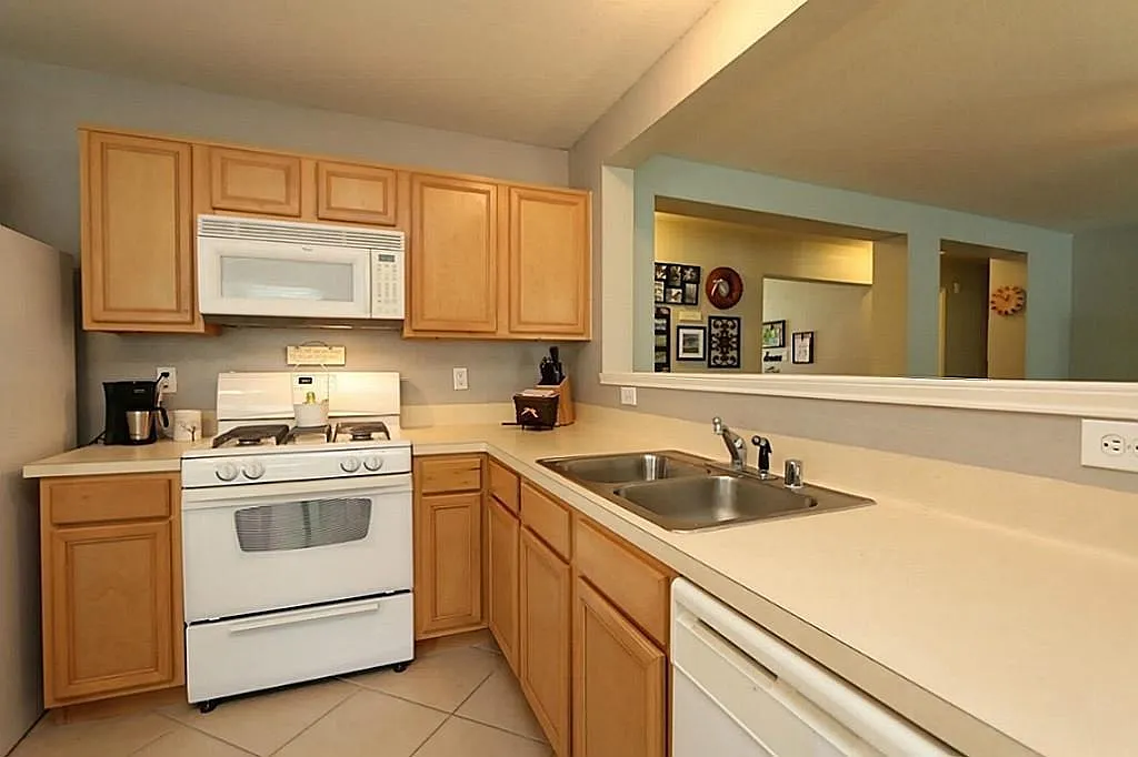 3 bed, 2.0 bath, 1432 sqft, $1,998 — Photo 4