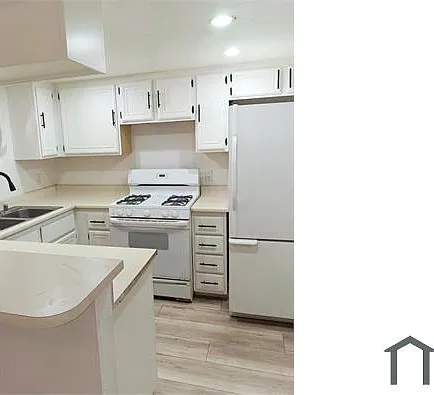 840 N Sloan Ln #202 — Photo 2