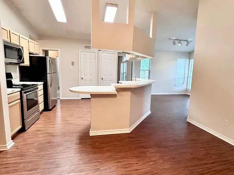 6804 N Capital Of Texas Hwy #422 — Photo 5
