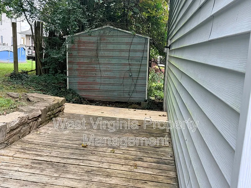 3 bed, 1.0 bath, $1,000 — Photo 3